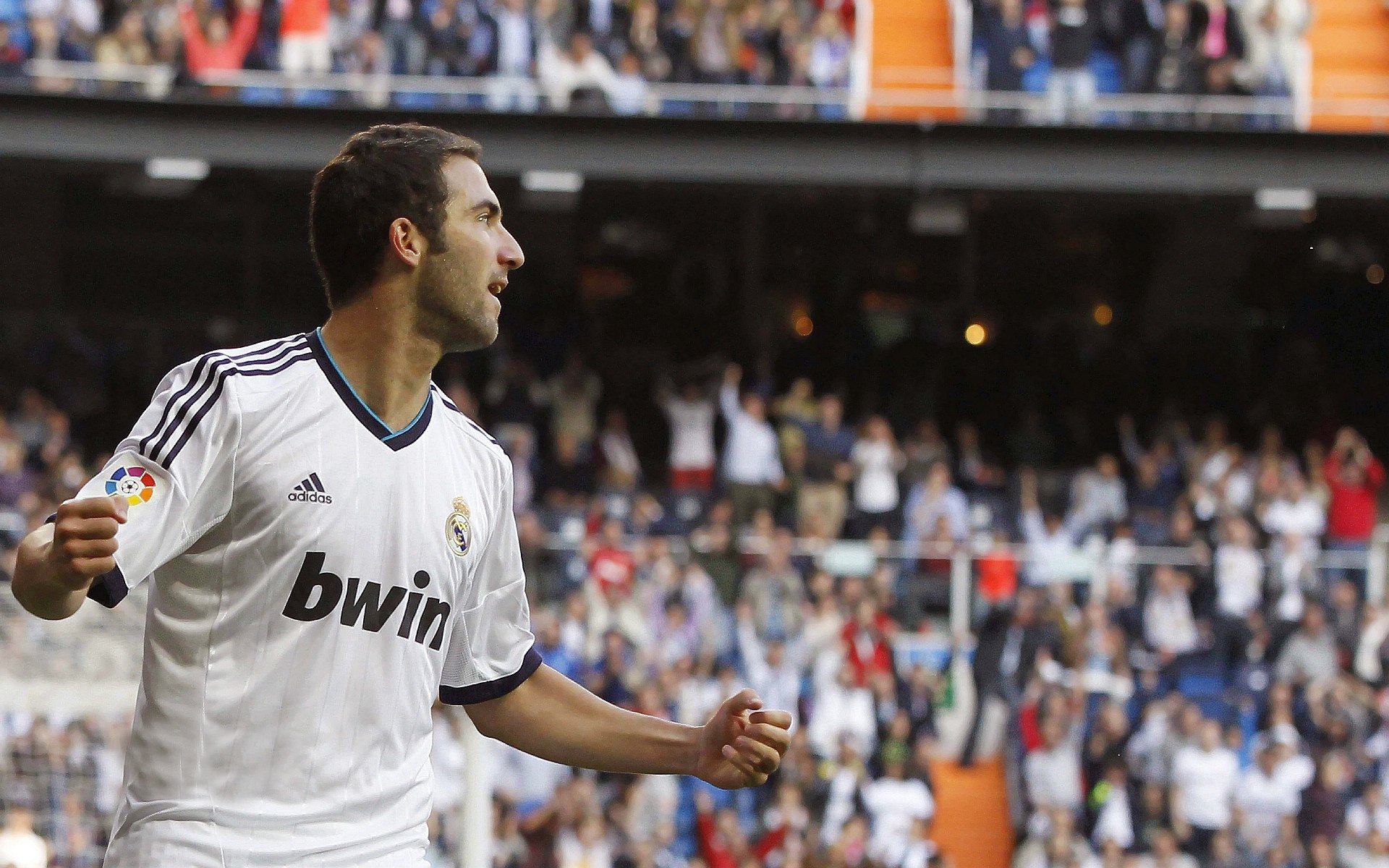 意甲激烈追逐:精彩攻防不停歇,意甲争4