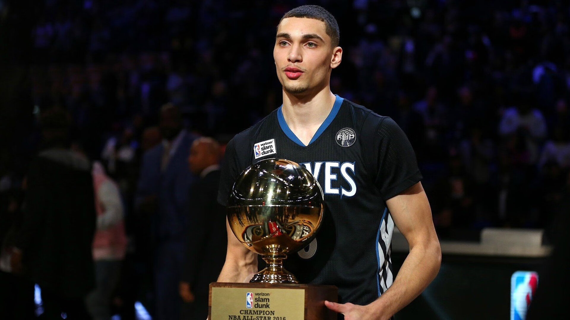 麦肯齐:凭借超快的启动速度和精确的传球,带动全黑队进攻节奏